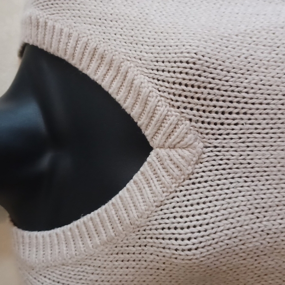 Pink Victorias Secret sweater. Size small. Oatmeal colored v neck cableknit type - Picture 2 of 12